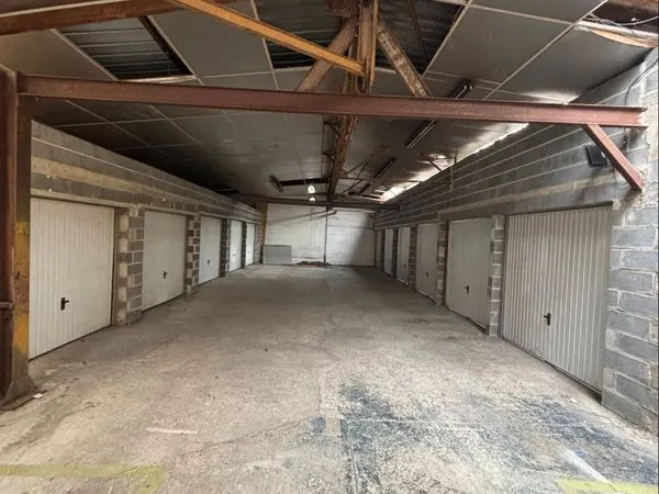 Box moto scooter ou stockage saint Quentin rare dans hangar sécurisé