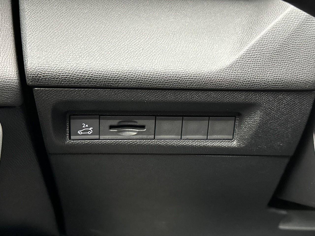 Peugeot 408 puretech 130 ch s&s eat8 gt — photo 16