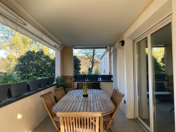 Appartement T3 en rez-de-chaussée / Grand extérieur / GARAGE + 2 places de parking