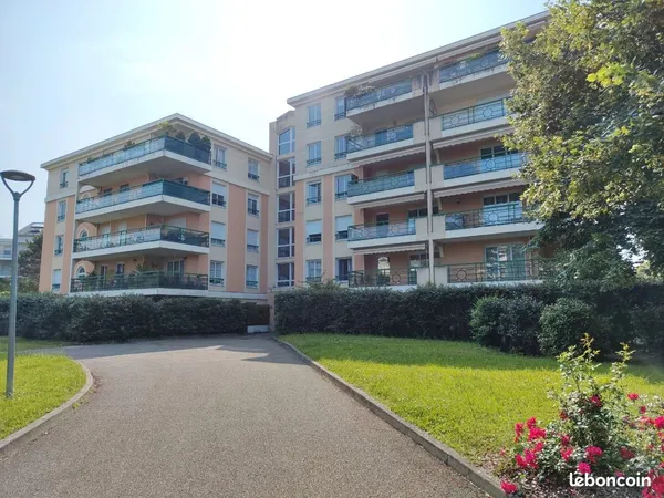 T4 94m² avec terrasse + garage(s)
