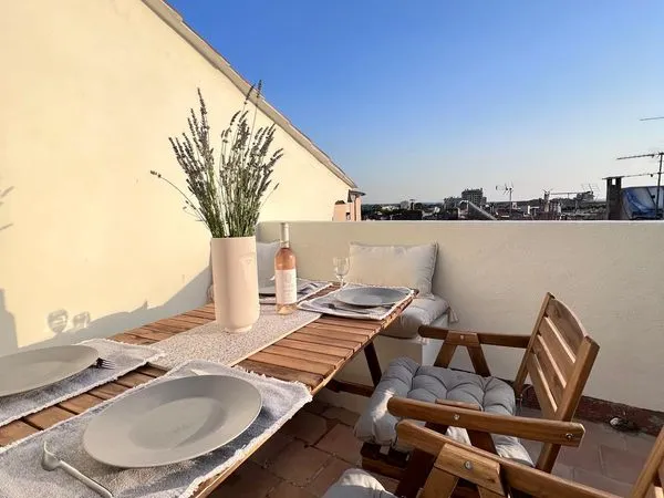 Duplex meublé 56 m² — Terrasse 18 m² plein ouest — Centre Aix en Provence
