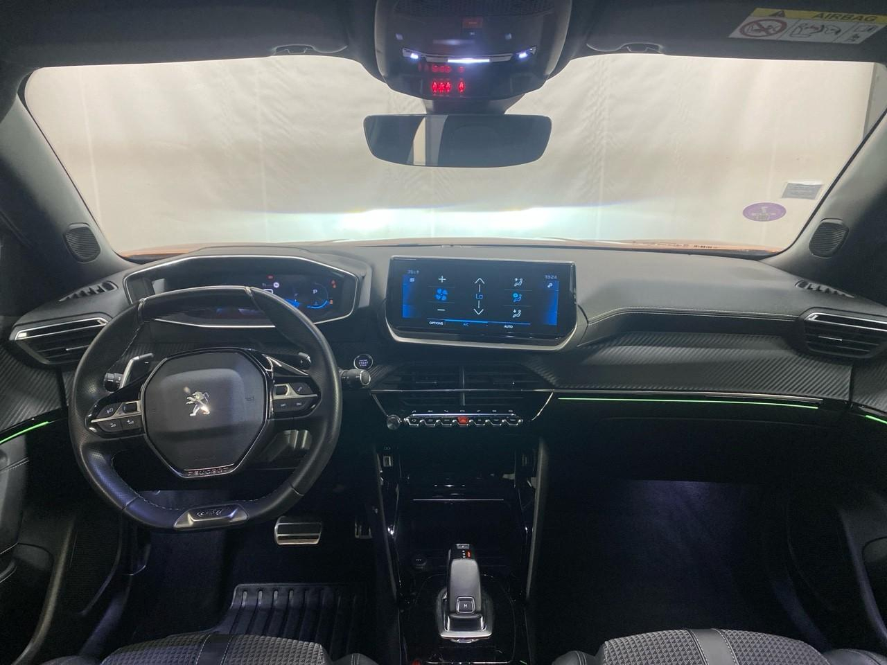 Peugeot 2008 puretech 130 s&s eat8 gt — photo 12
