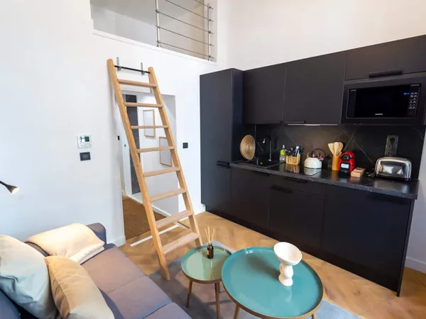 Loue studio avec mezzanine rénové