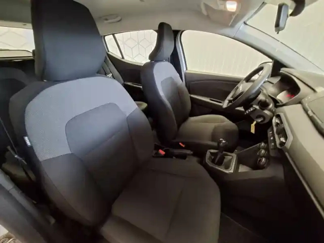 Dacia Sandero sce 65 — photo 12