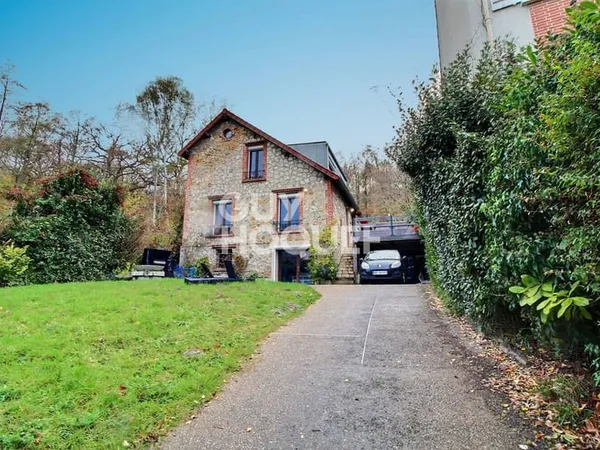 Chaville rive droite proche de Sèvres, maison de 177 m² .