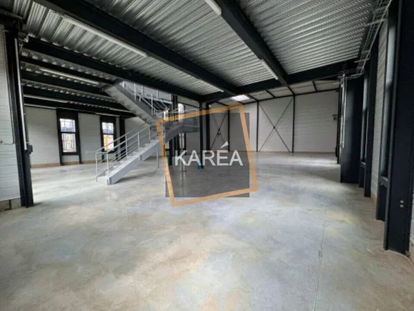 Local d'activité 954 m²