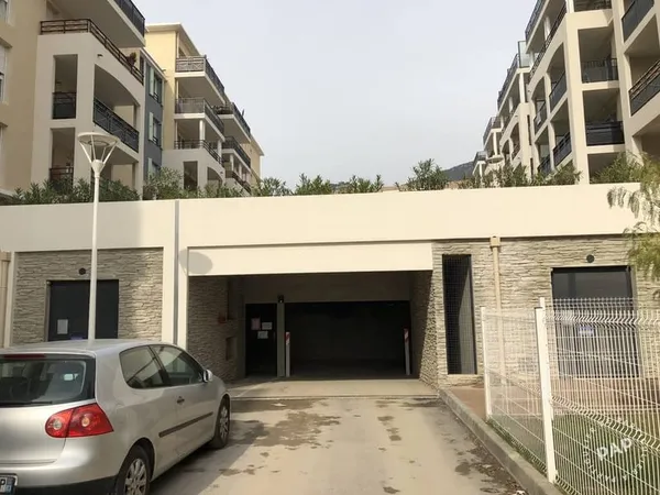 Garage/Parking