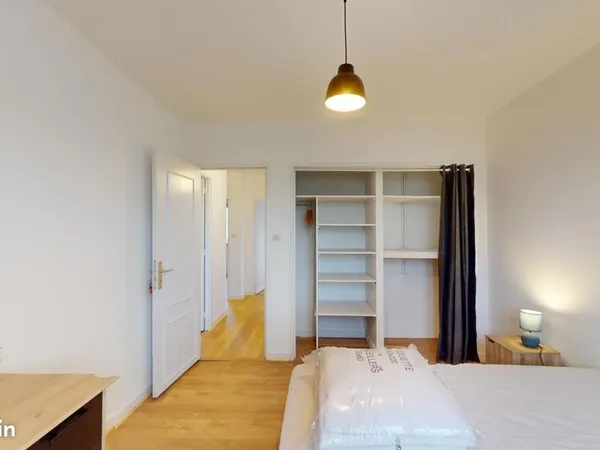 Chambre 6 pièces 92 m²