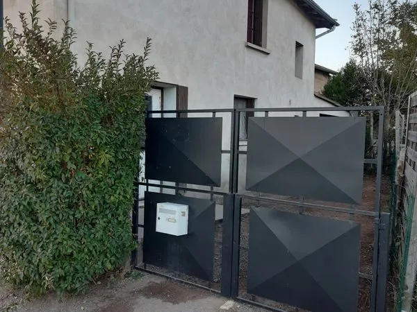 Maison avec jardin et garage