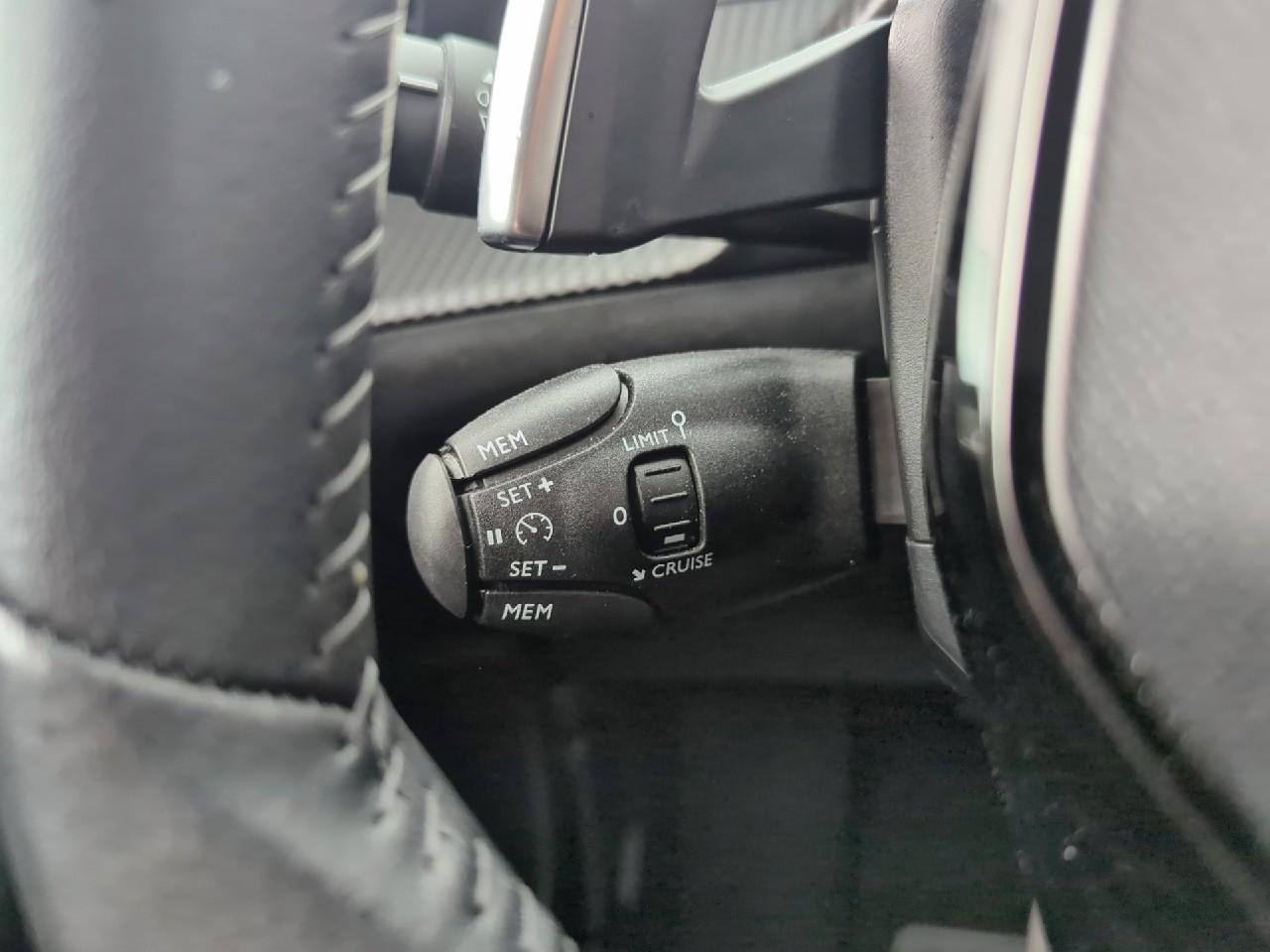 Peugeot 2008 hybrid 145 ch e-dcs6 allure — photo 20