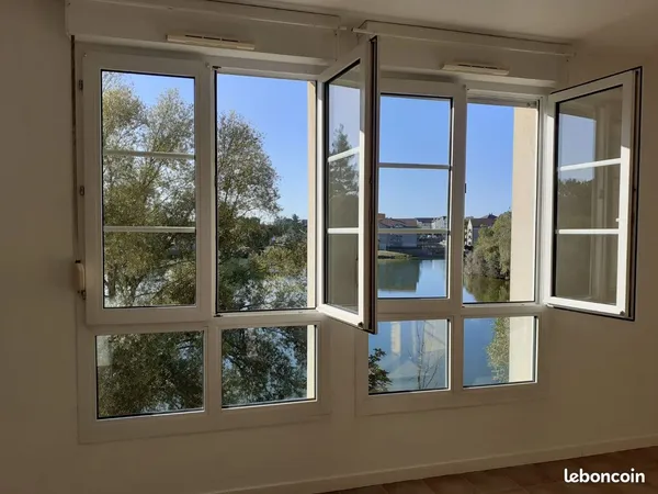 Appartement 52m2 2 pièces (3 possible) + Garage individuel fermé 19m2