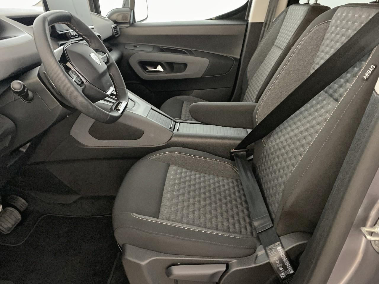 Peugeot Rifter m diesel 130 ch automatique 5pl gt — photo 9