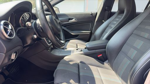 Mercedes Classe CLA 180 122 7G-Tronic - Fascination – 2018 – 74637 km – Essence – Boîte Automatique — photo 6