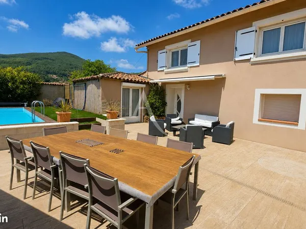Villa 6 pièces 168 m²