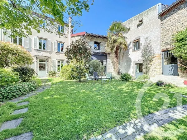 Maison 12 pièces 362 m²