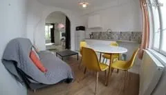 T2 38 M2, traversant, lumineux, confortable. Stat-t facile et gratuit en épi