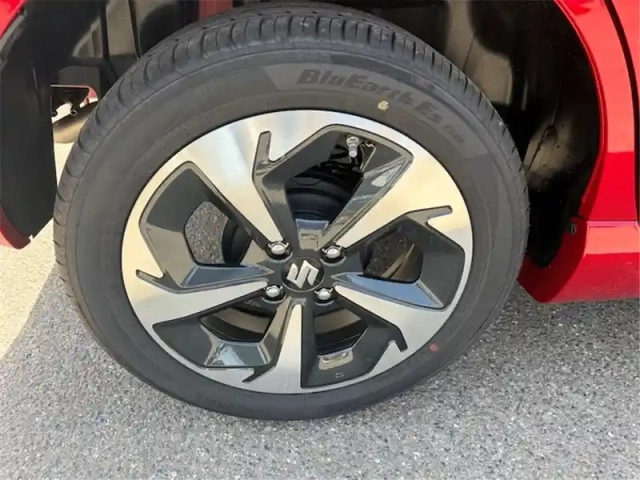 Suzuki Swift 1.2 dualjet hybrid auto — photo 32