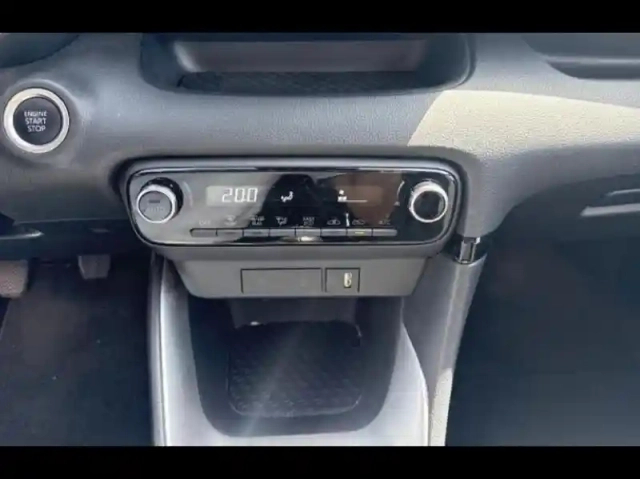 Toyota Yaris 120 vvt-i dynamic business 5p mc24 — photo 13