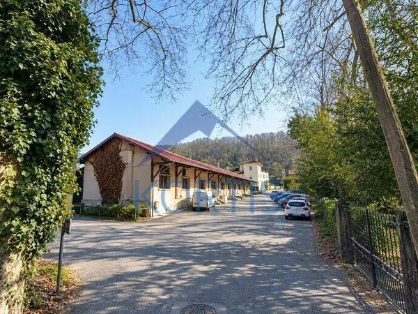 Bureau 300 m²