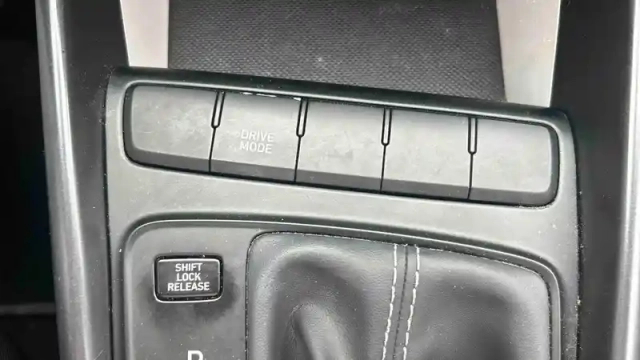 Hyundai I20 1.0 t-gdi 100 dct-7 hybrid 48v — photo 28