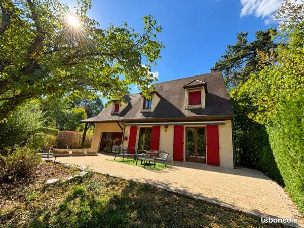 Maison 8 pièces 222 m²