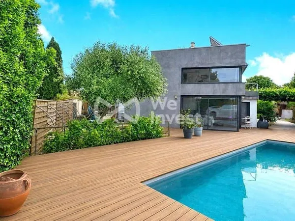 Maison 8 pièces 240 m²