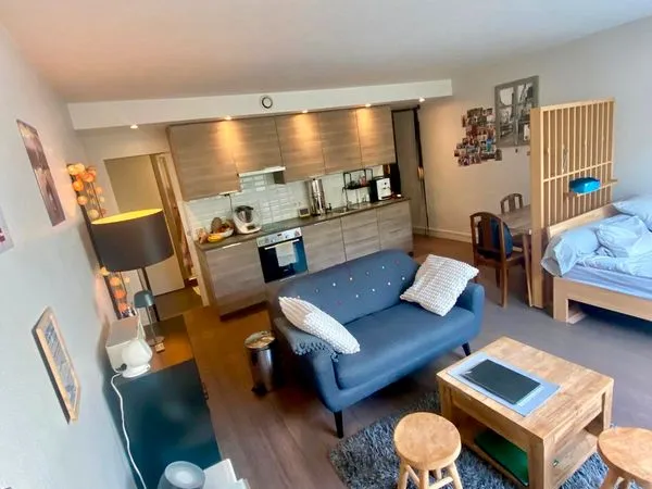 Canal St Martin - 35m2 lumineux, étage élevé, ascenseur et cave
