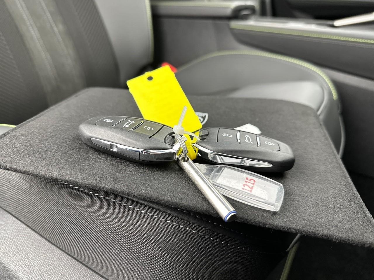 Peugeot 408 hybrid 145 e-dcs6 gt — photo 38