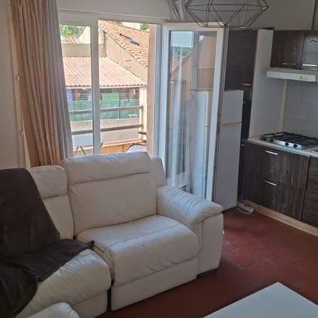 T2 meuble avec jolie terrasse