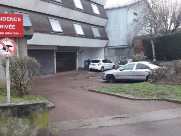 Place de parking Gare de Joinville le Pont