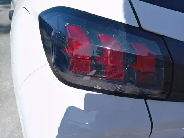 Peugeot 208 puretech 75 s&amp;s bvm5 — photo 17
