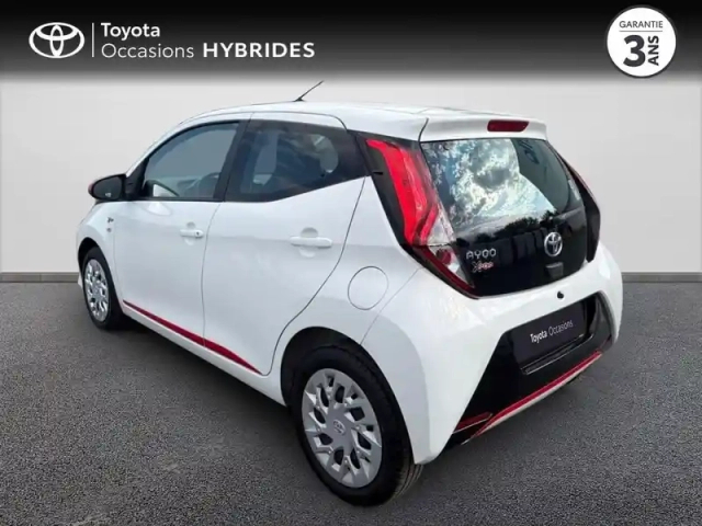 Toyota Aygo 1.0 vvt-i 69ch x-play 5p — photo 2