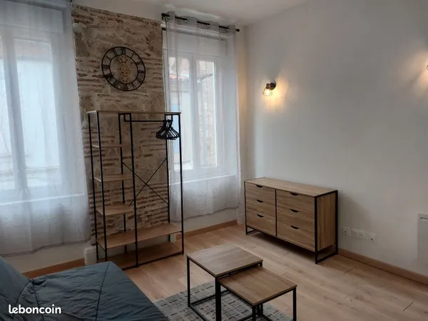 Beau studio meublé