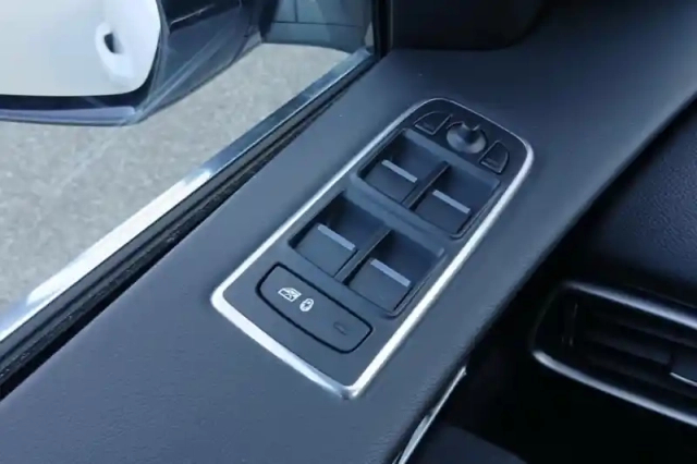 Jaguar F-Pace 2.0 d - 180 ch awd bva8 — photo 20