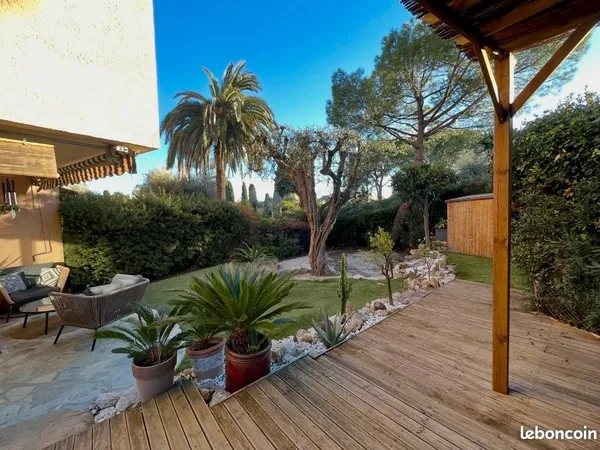 Vence - superbe rez-de-jardin de 54 m² avec 200 m² de jardin privatif, piscine et parking