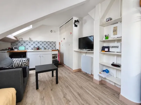 PARIS 8e - SAINT-AUGUSTIN / MIROMESNIL - STUDIO RÉNOVÉ
