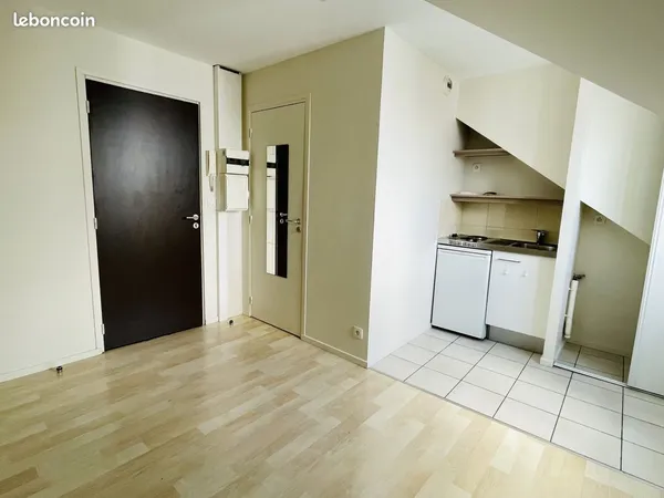 Studio 1 pièce 12 m²
