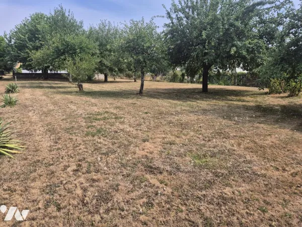 Terrain 892 m²