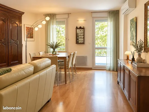 Appartement T4 - 103 m2 - Port Saint-Sauveur ET Parking