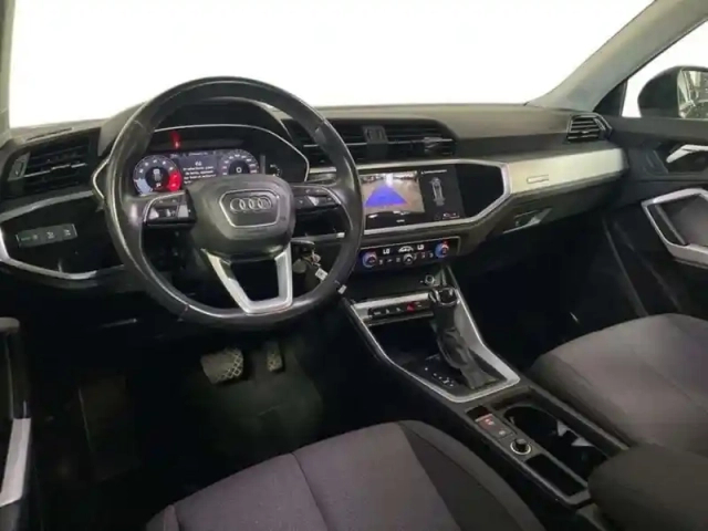 Audi Q3 35 tfsi 150 ch s tronic 7 — photo 9