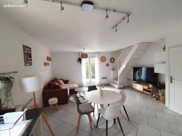 Location maison mitoyenne plateau châteauneuf de gadagne