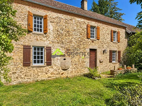 Belle propriété en pierres avec grange, verger, source et bo