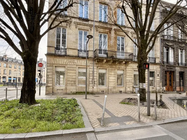 Local commercial 2 pièces 120 m²
