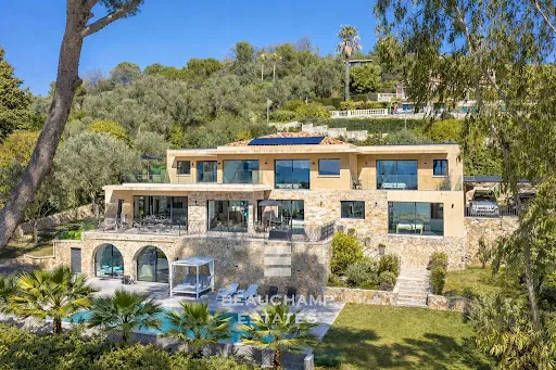 Villa 10 pièces 389 m²