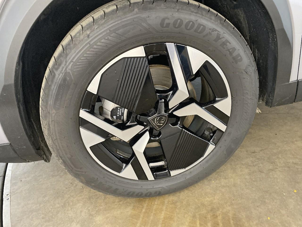 Peugeot 2008 hybrid 145 ch e-dcs6 allure — photo 11
