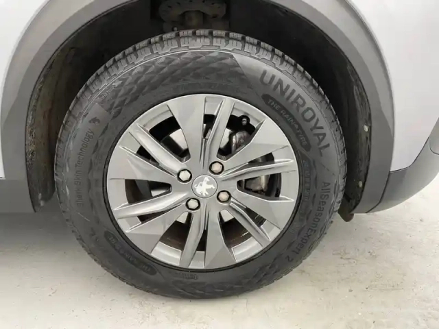 Peugeot 2008 puretech 130 s&amp;s bvm6 — photo 18