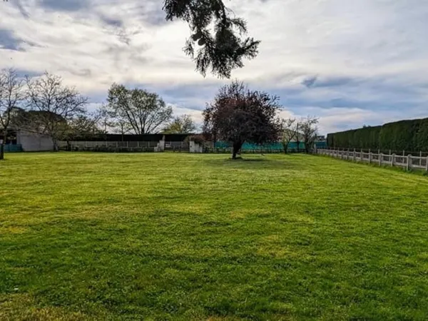Terrain 2498 m²