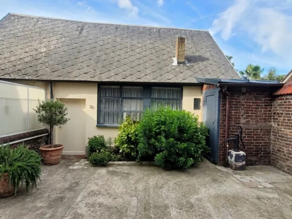 BEAUVAIS - Maison de caractère en briques avec jardin et 30 m² aménageables