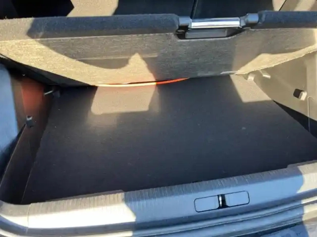 Peugeot 2008 e- 136ch style — photo 6