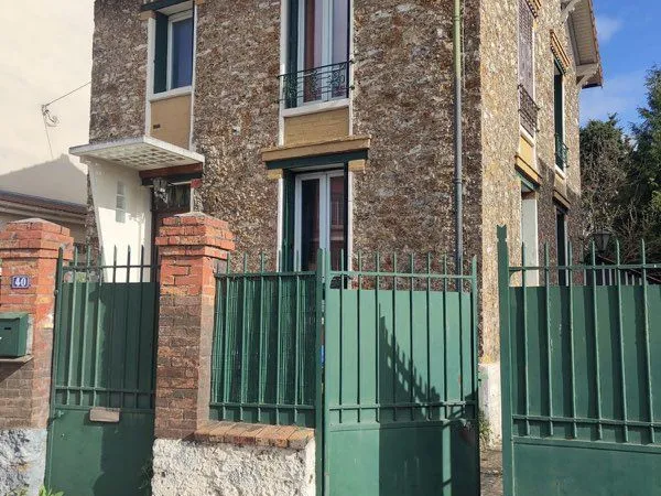 Chambre meublée dans Pavillon indépendant avec jardin à 5 mins du RER B Bourg la reine